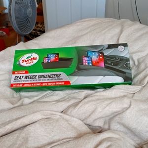 Seat wedge organizer